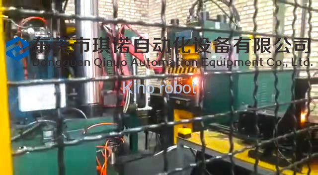 關(guān)節(jié)式高溫拾取機(jī)械手 關(guān)節(jié)式高溫拾取機(jī)械手